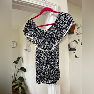 Medium Top WANT GONE! Make me an offer!